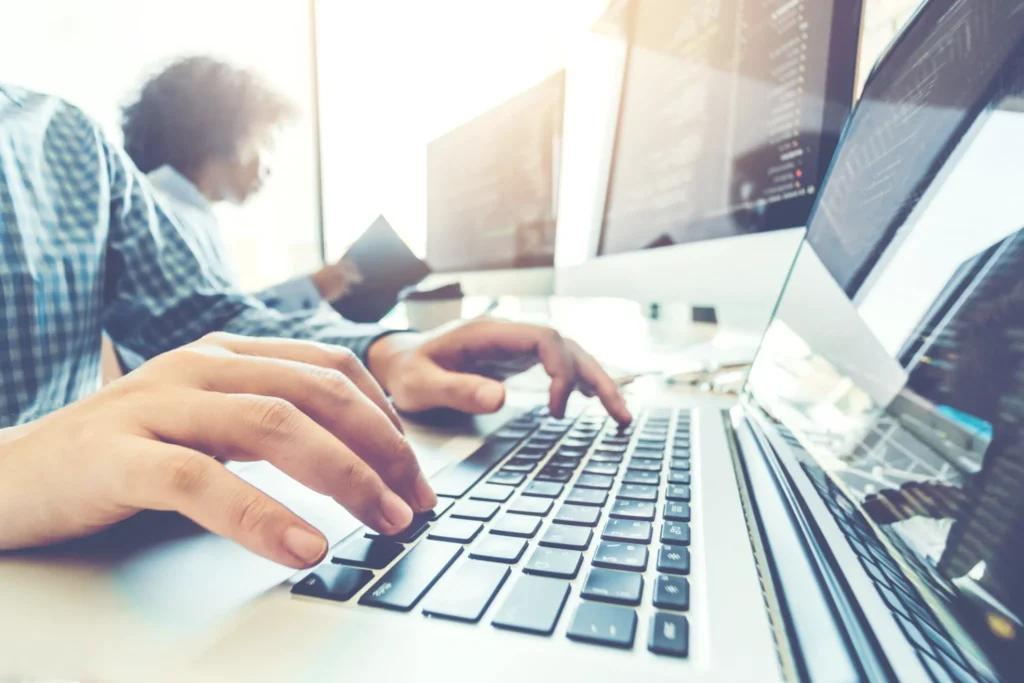 Techniciens en informatique et sécurité